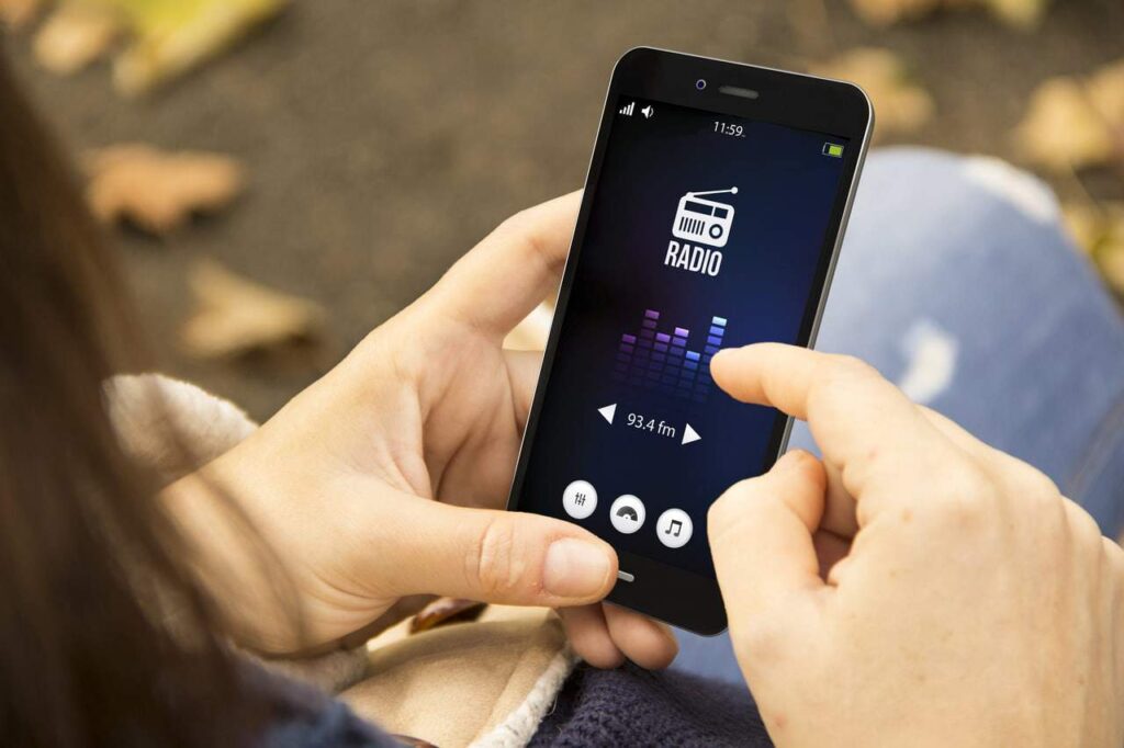 Rádio no streaming: consumo online cresce 186% no Brasil