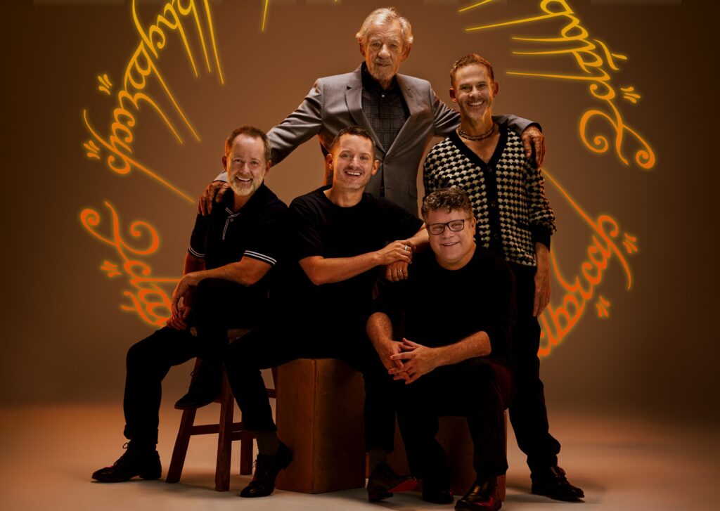 Elenco de ‘O Senhor dos Anéis’ se reúne em comemoração dos 25 anos de A Sociedade do Anel Elenco de ‘O Senhor dos Anéis’ se reúne em comemoração dos 25 anos de A Sociedade do Anel