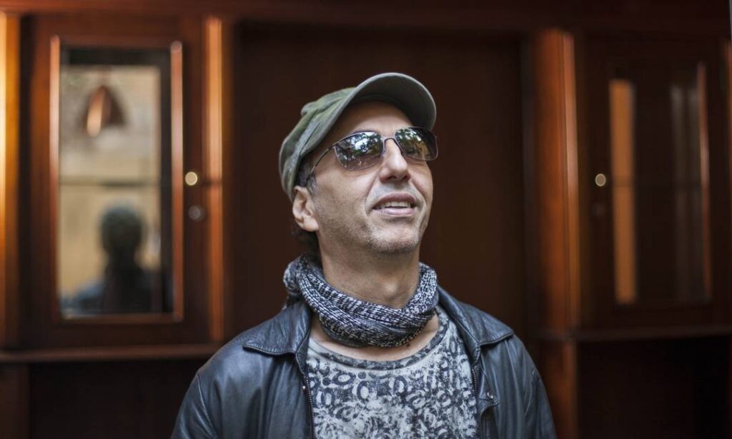 Zeca Baleiro comemora 60 anos com coletânea autoral com 60 canções