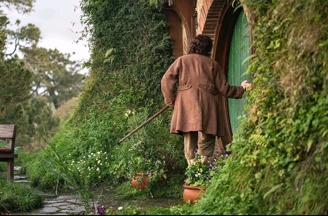 ‘A Caçada por Gollum’ revela Frodo e bastidores do Condado em novas imagens ‘A Caçada por Gollum’ revela Frodo e bastidores do Condado em novas imagens